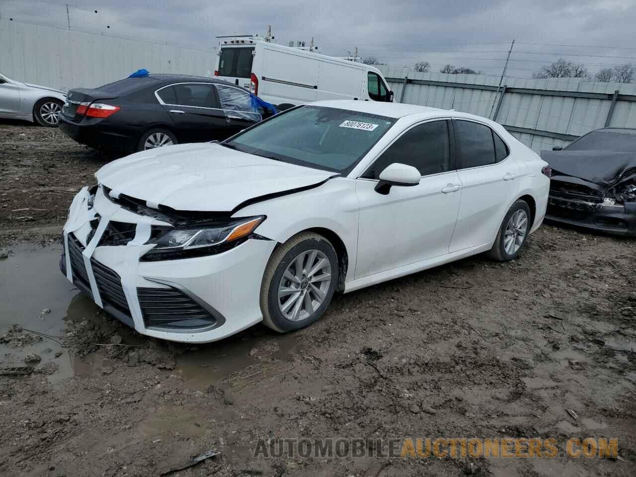 4T1C11AK5NU638465 TOYOTA CAMRY 2022