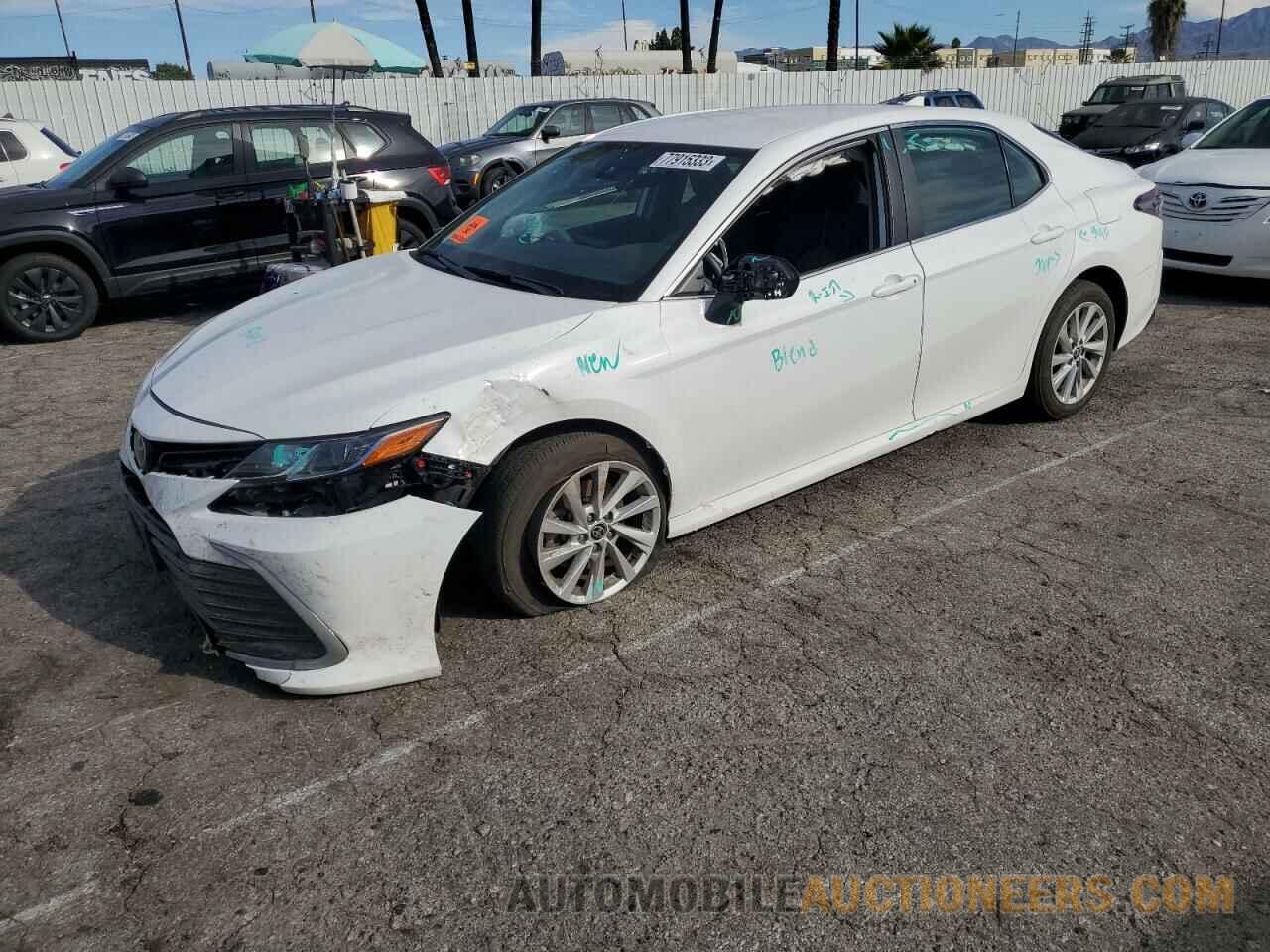 4T1C11AK5NU641057 TOYOTA CAMRY 2022