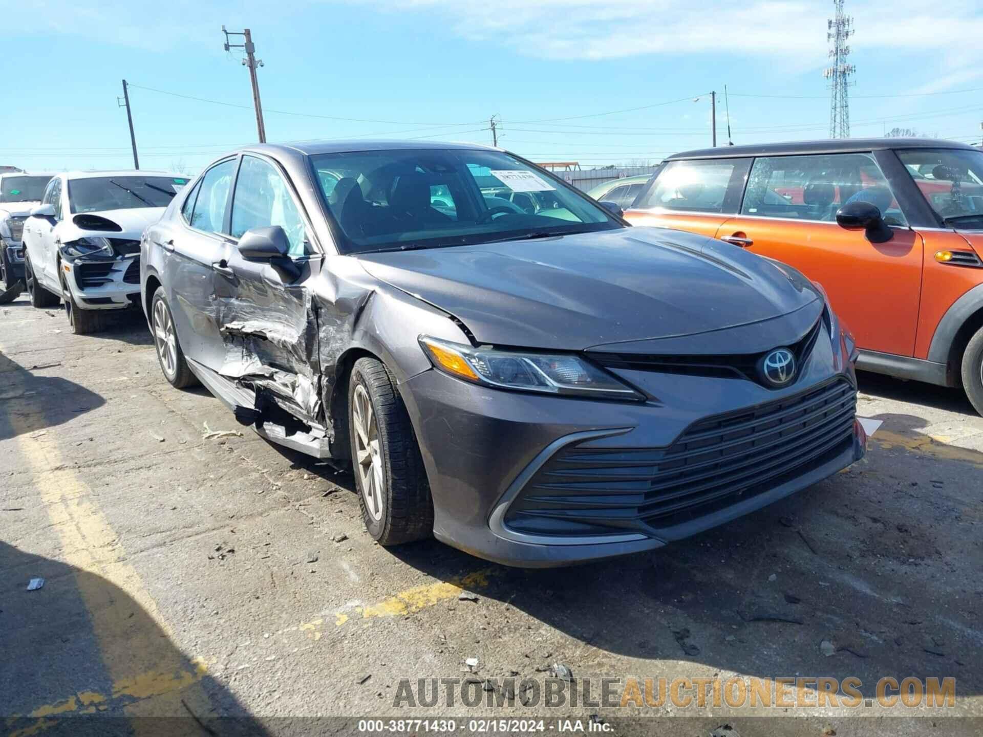 4T1C11AK5NU642368 TOYOTA CAMRY 2022