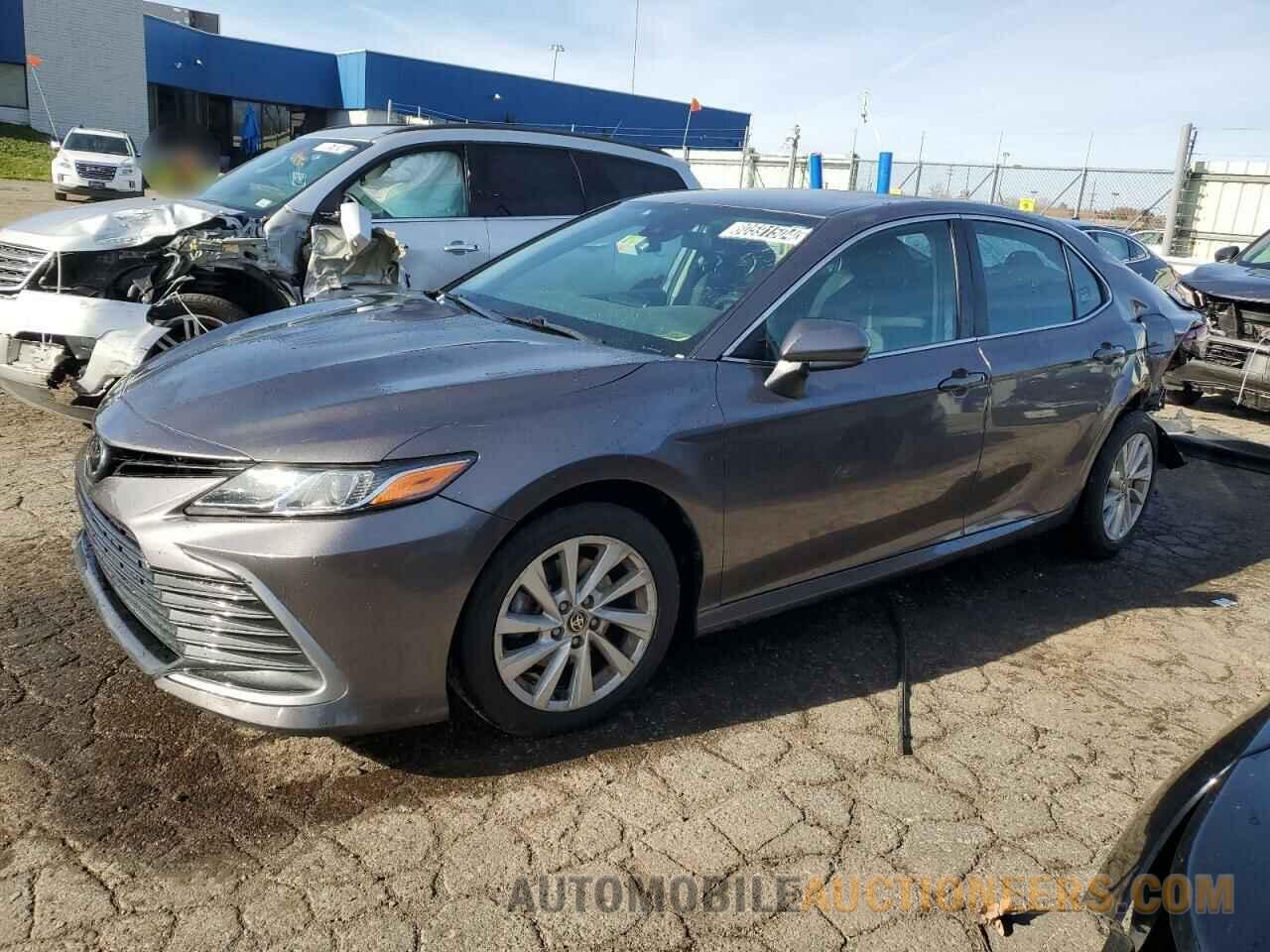 4T1C11AK5NU647988 TOYOTA CAMRY 2022