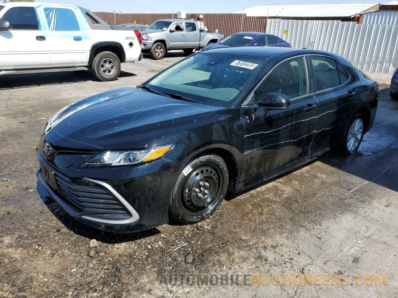 4T1C11AK5NU651572 TOYOTA CAMRY 2022