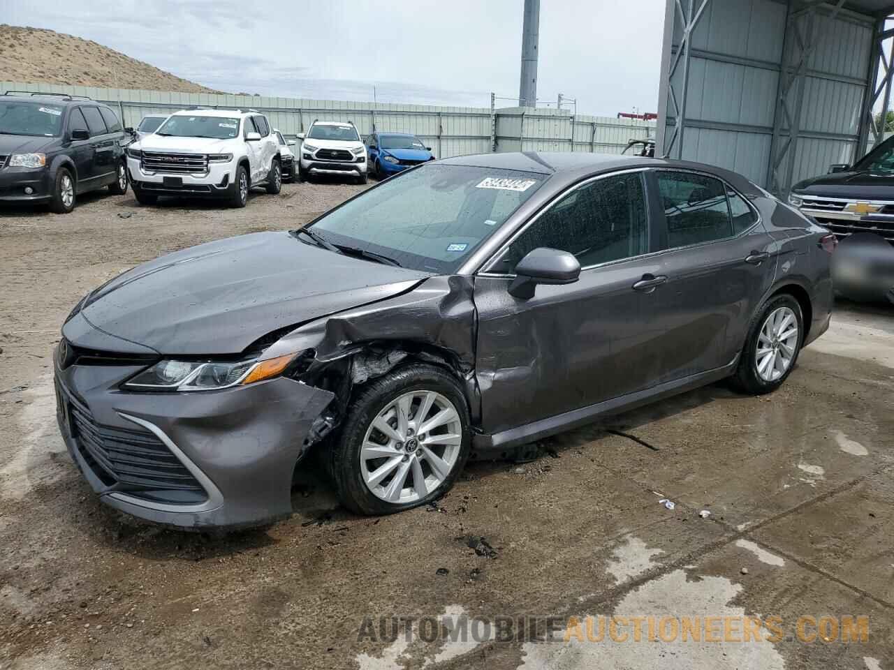 4T1C11AK5NU682238 TOYOTA CAMRY 2022