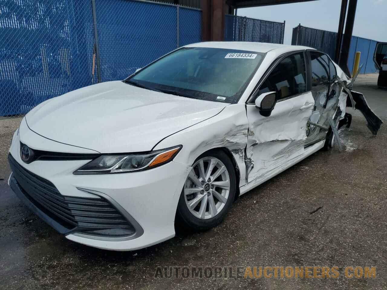 4T1C11AK5NU683129 TOYOTA CAMRY 2022