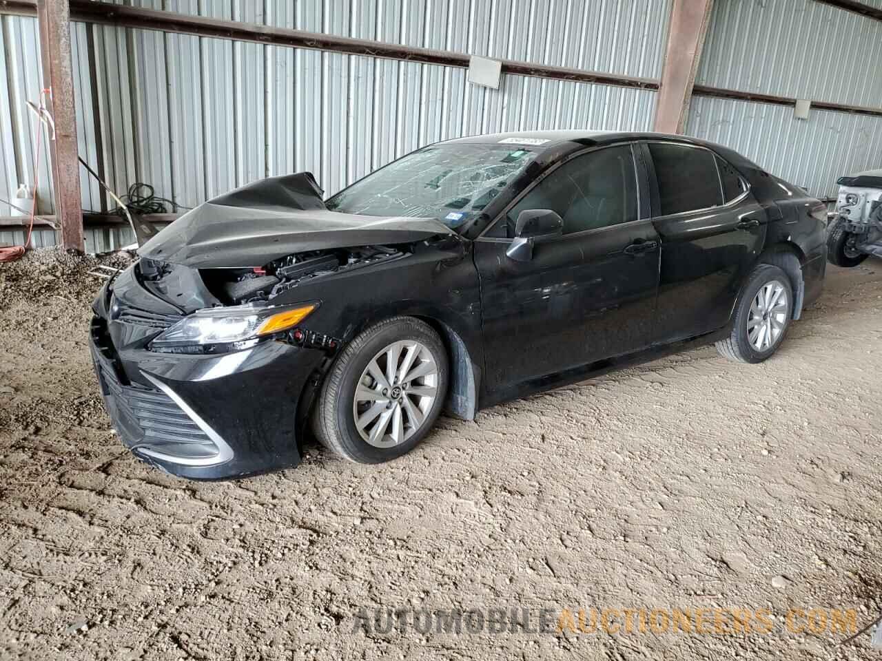 4T1C11AK5NU689626 TOYOTA CAMRY 2022