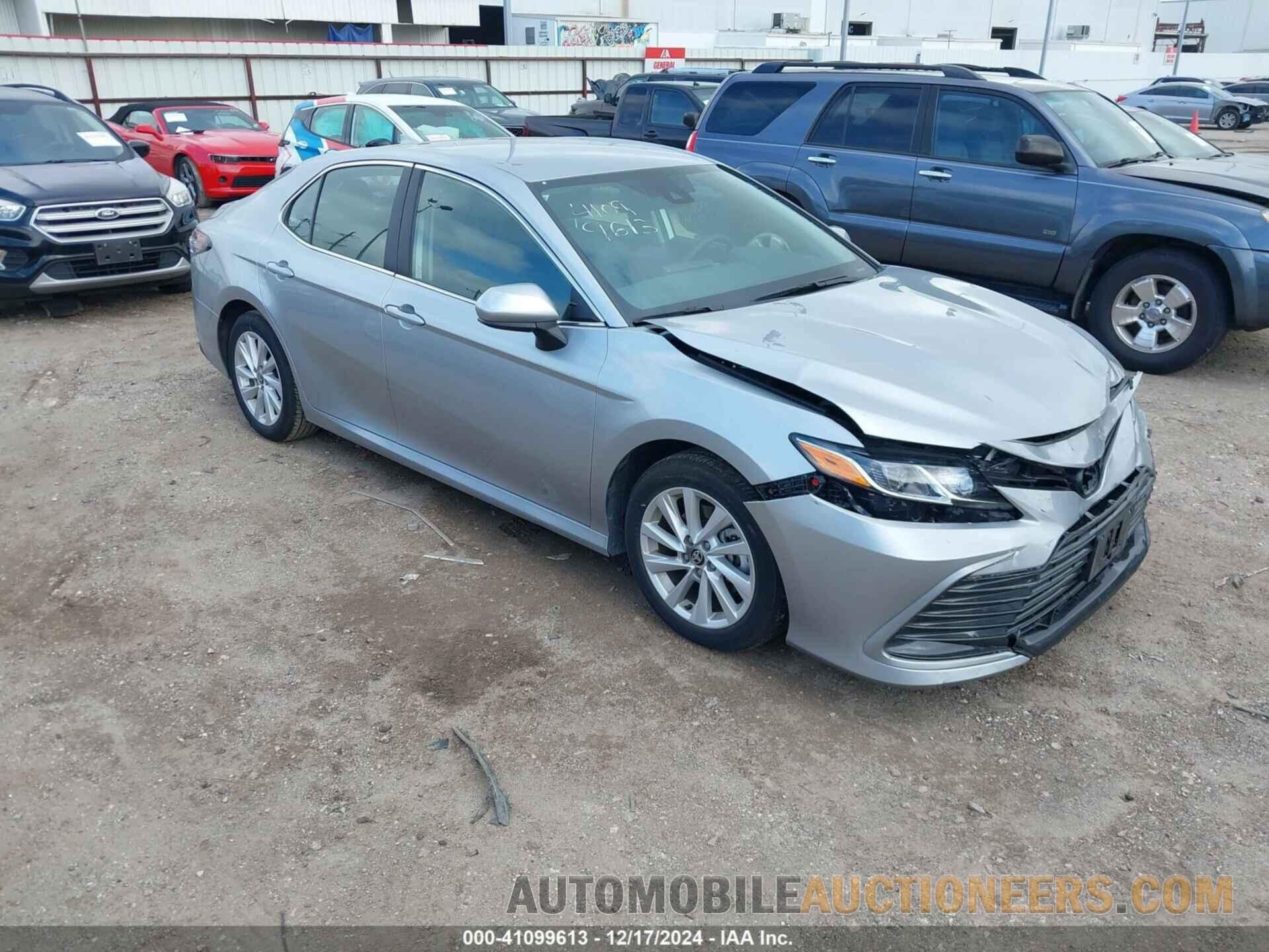 4T1C11AK5RU901236 TOYOTA CAMRY 2024