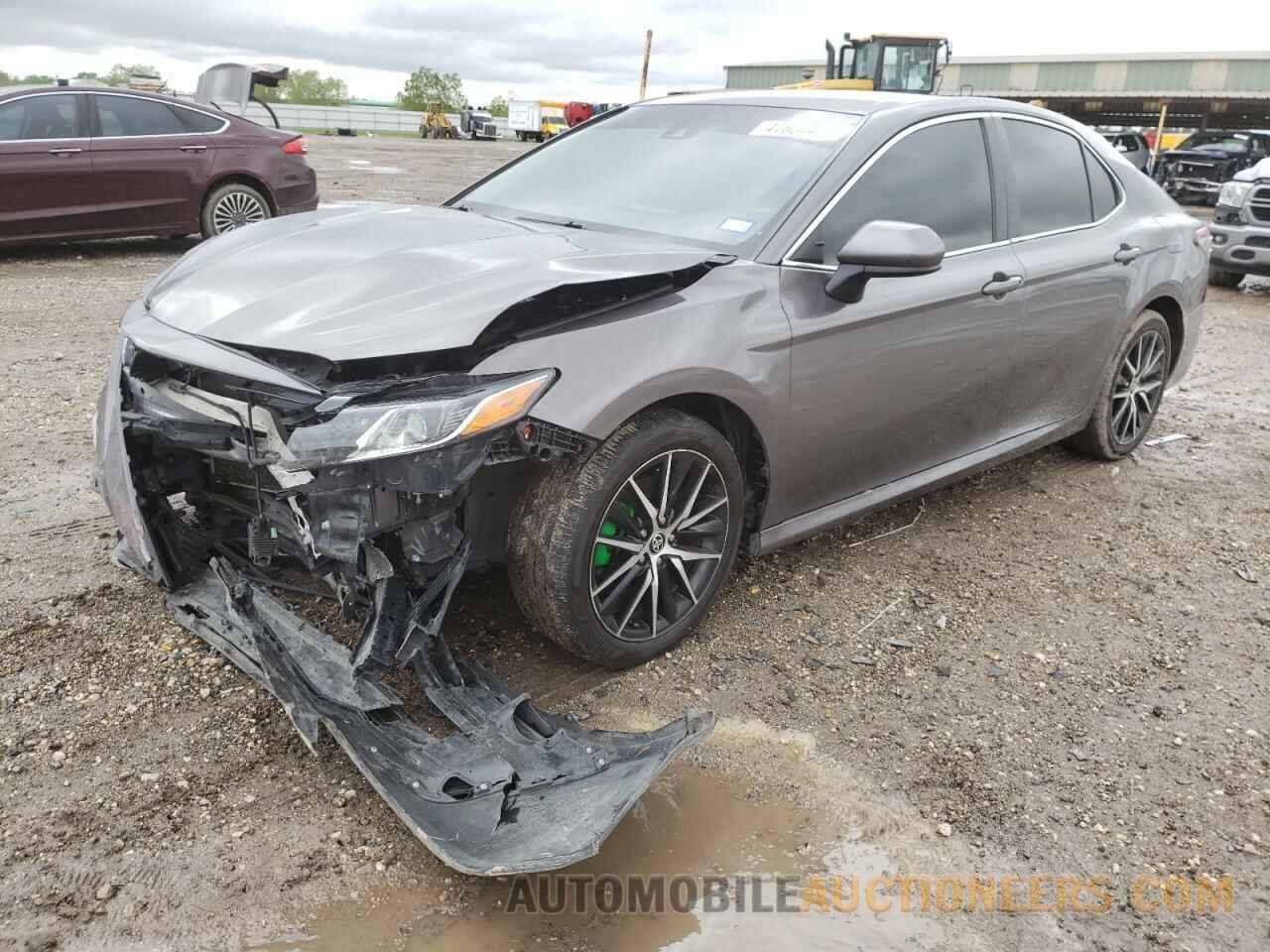 4T1C11AK6MU560549 TOYOTA CAMRY 2021