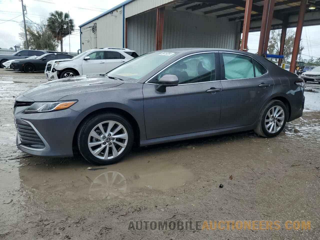 4T1C11AK6MU560776 TOYOTA CAMRY 2021