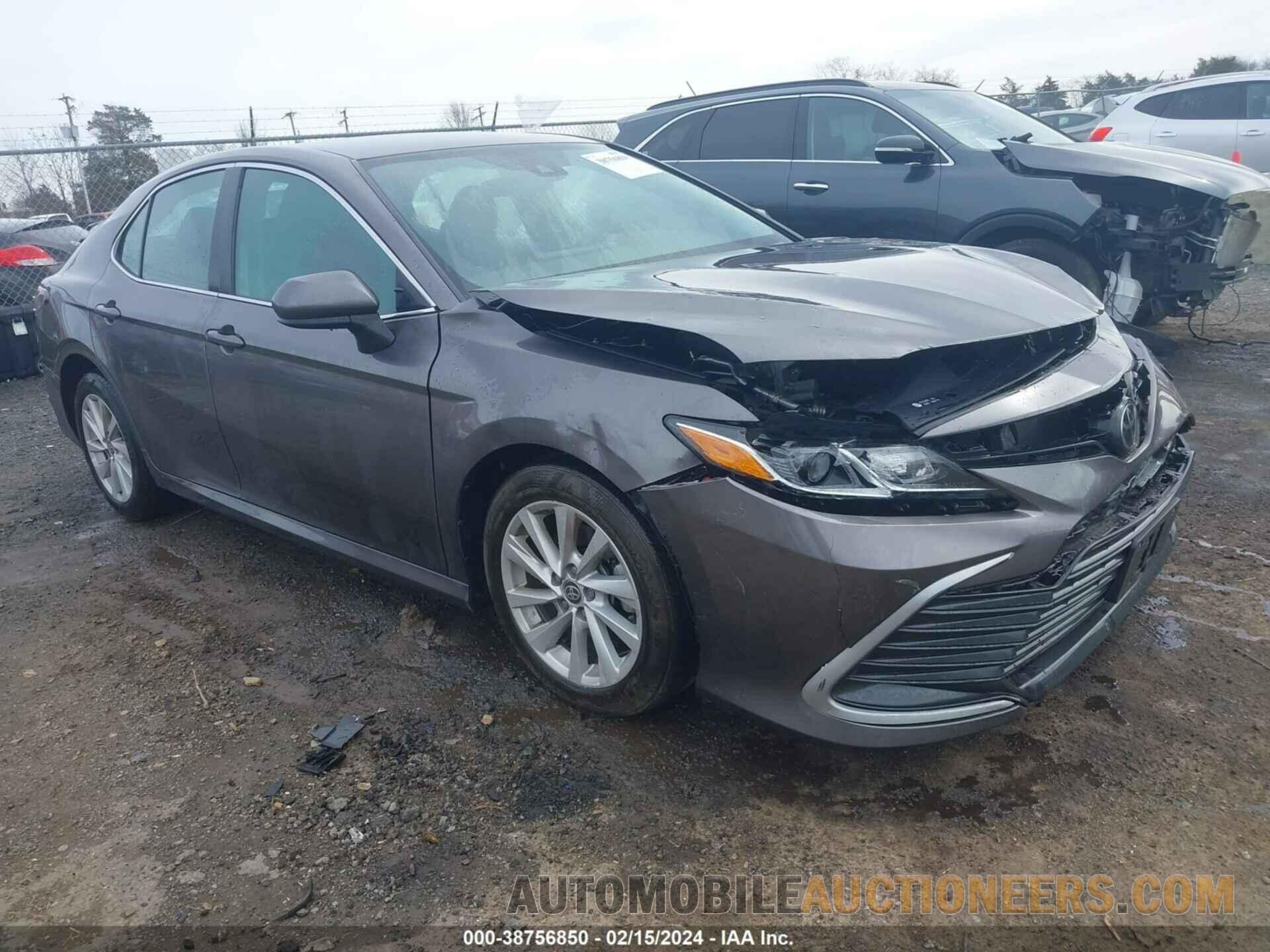 4T1C11AK6NU002444 TOYOTA CAMRY 2022