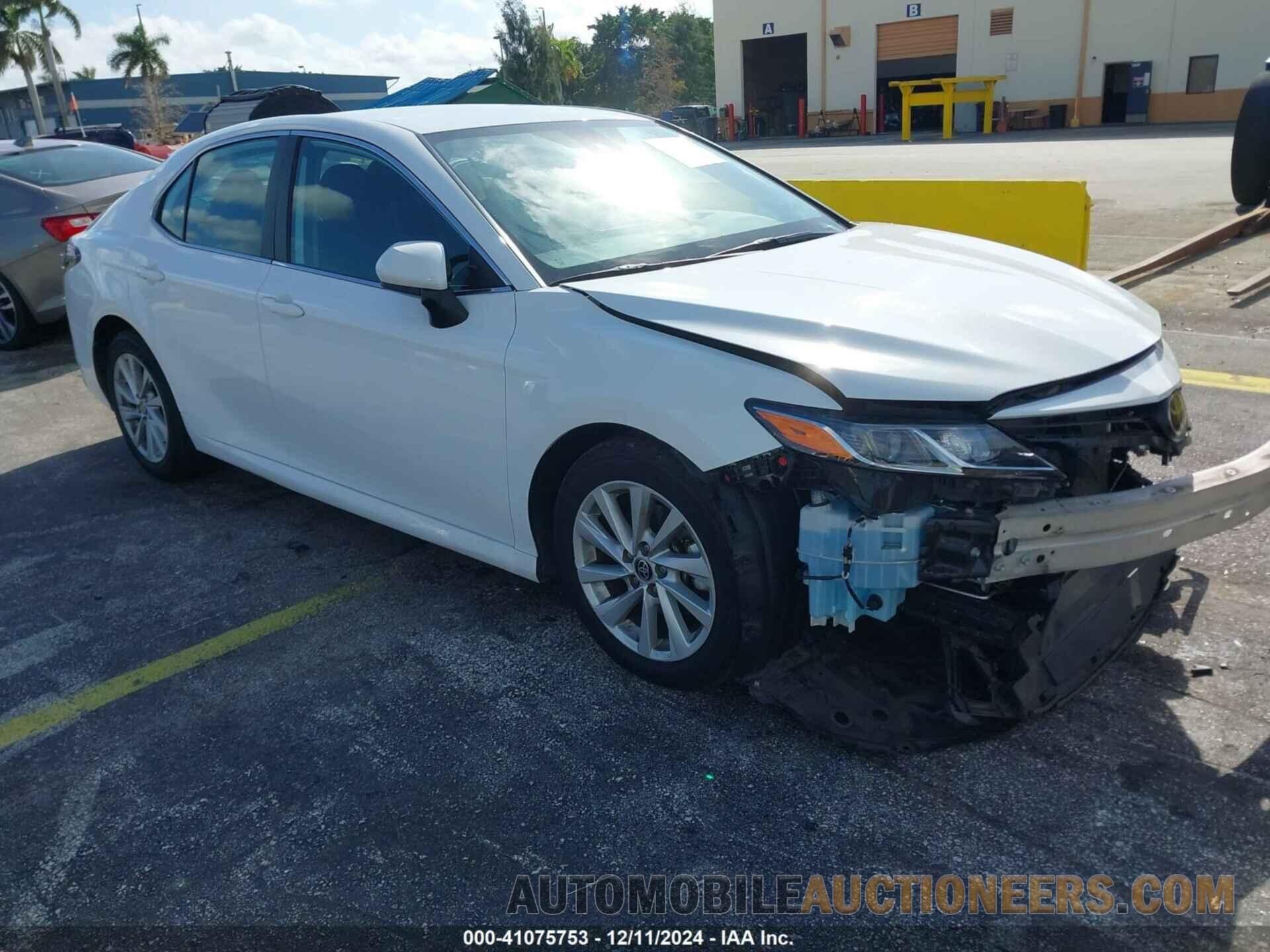 4T1C11AK6NU636983 TOYOTA CAMRY 2022