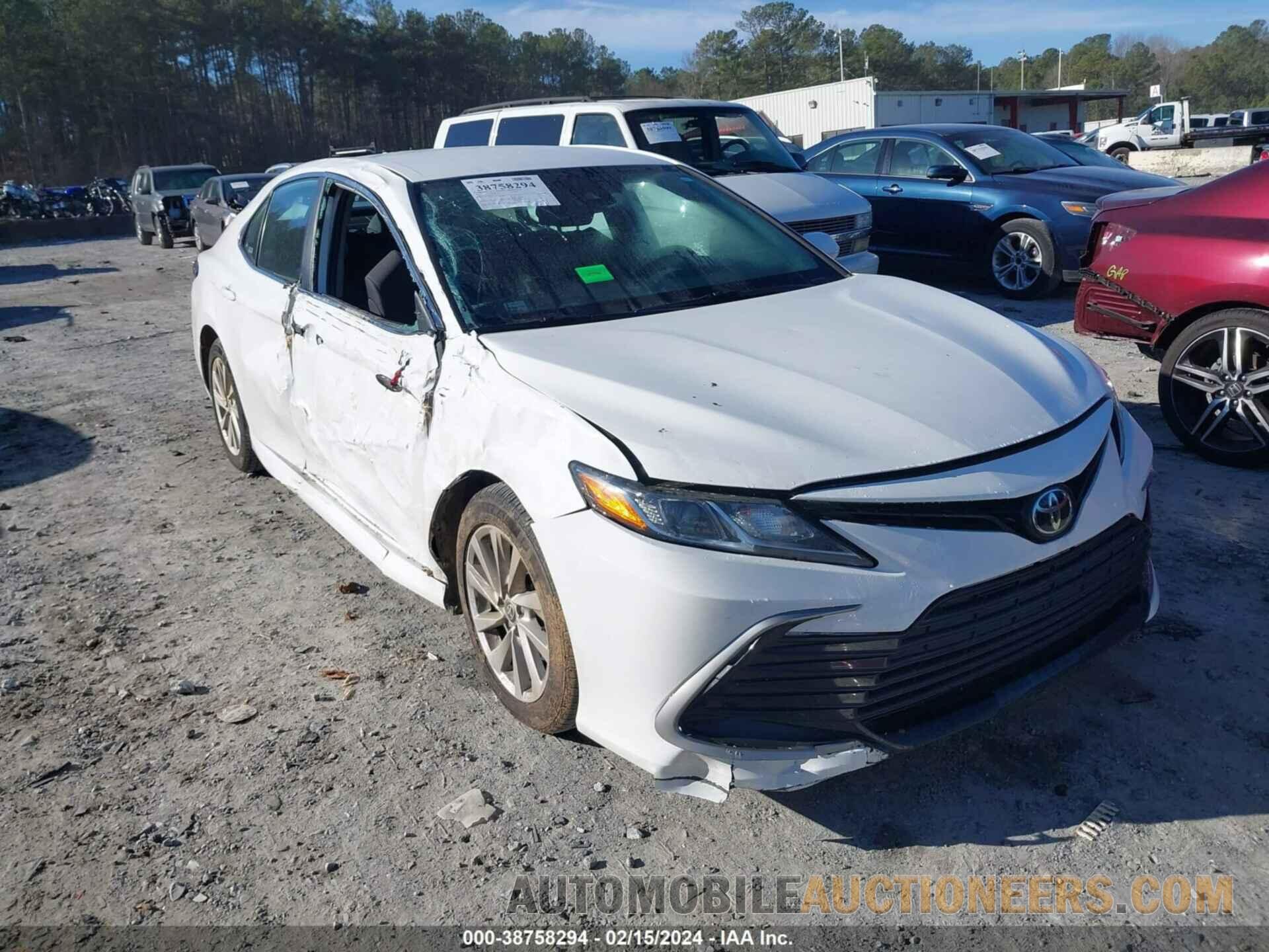 4T1C11AK6NU645537 TOYOTA CAMRY 2022