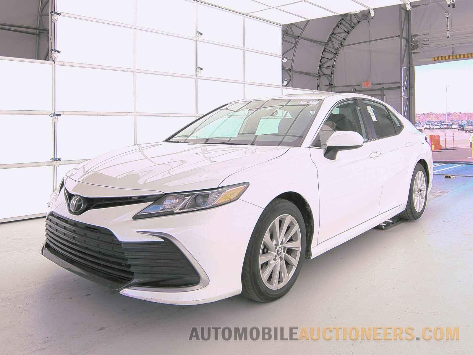 4T1C11AK6NU663178 Toyota Camry LE 2022