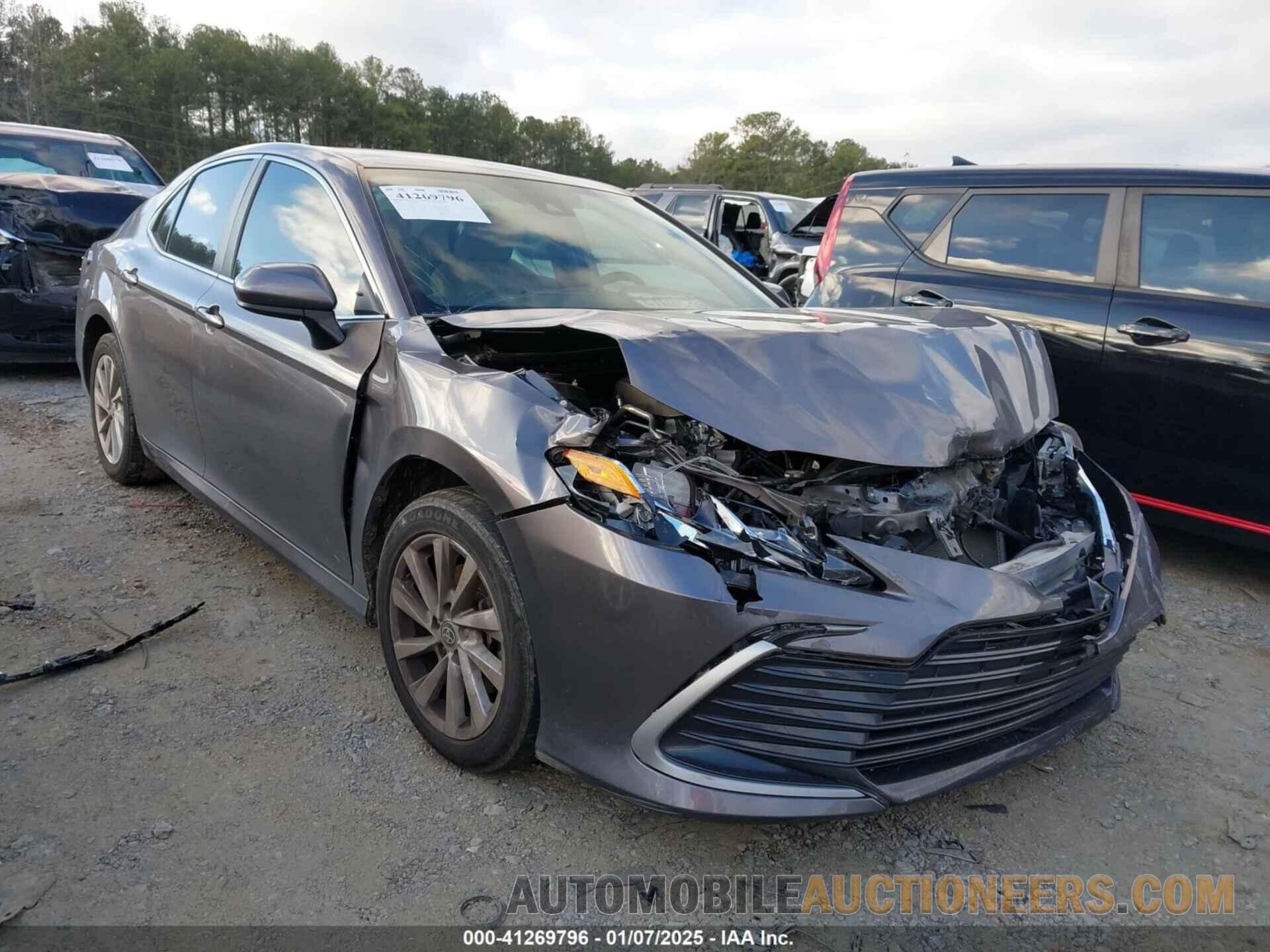 4T1C11AK6NU668171 TOYOTA CAMRY 2022