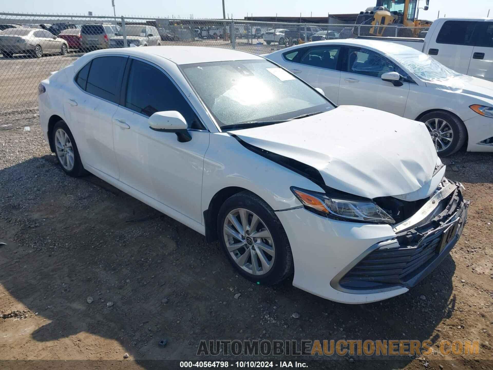 4T1C11AK6NU696231 TOYOTA CAMRY 2022