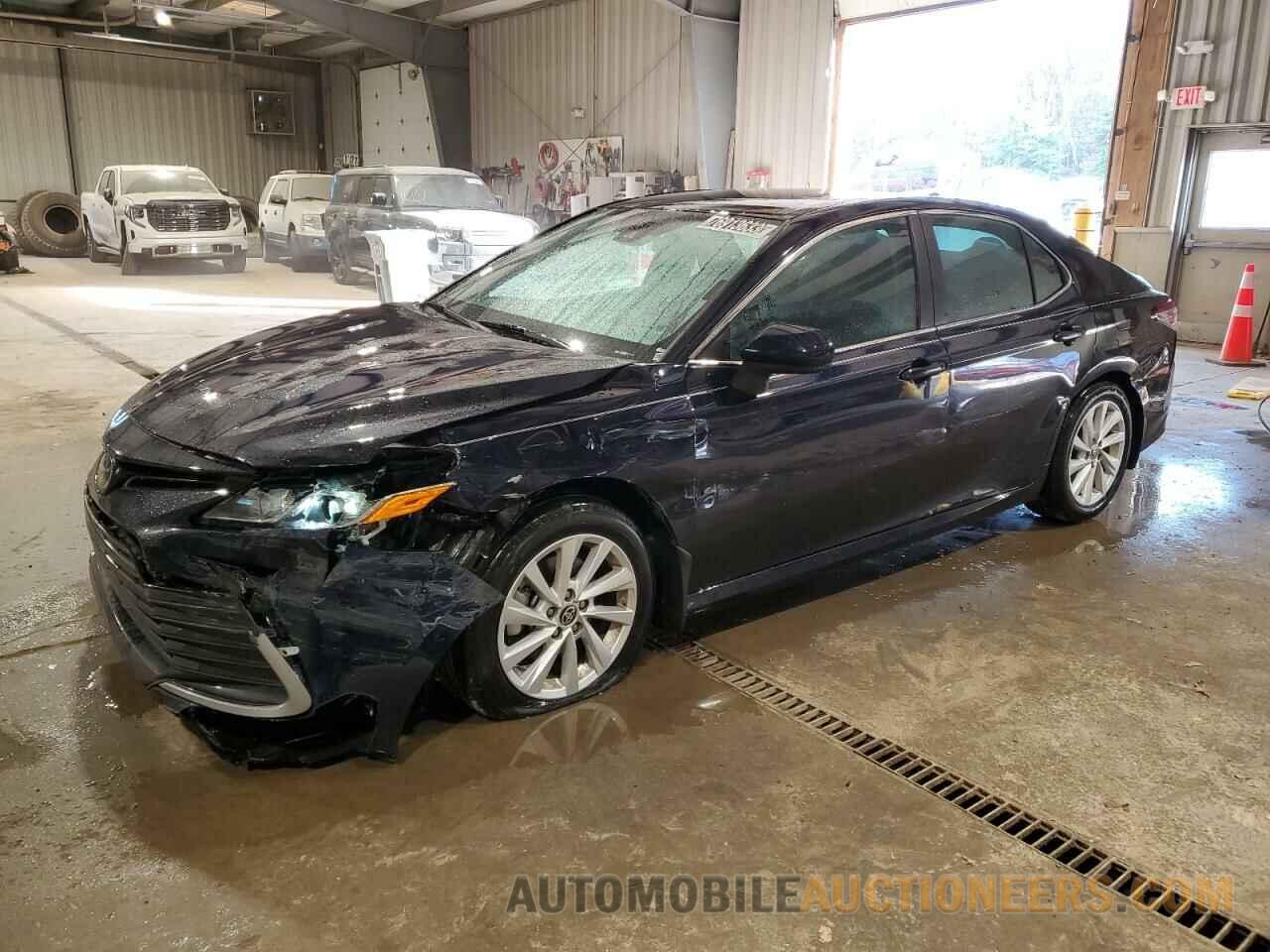 4T1C11AK6NU711262 TOYOTA CAMRY 2022