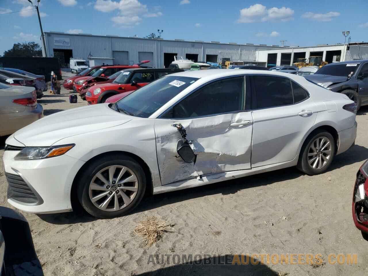 4T1C11AK7MU560124 TOYOTA CAMRY 2021