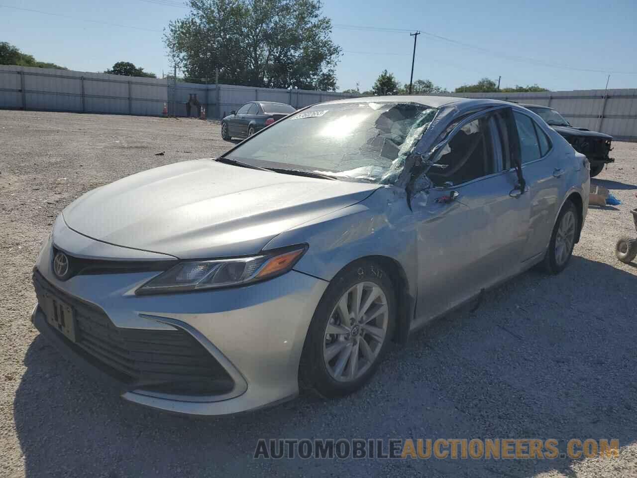 4T1C11AK7MU587565 TOYOTA CAMRY 2021