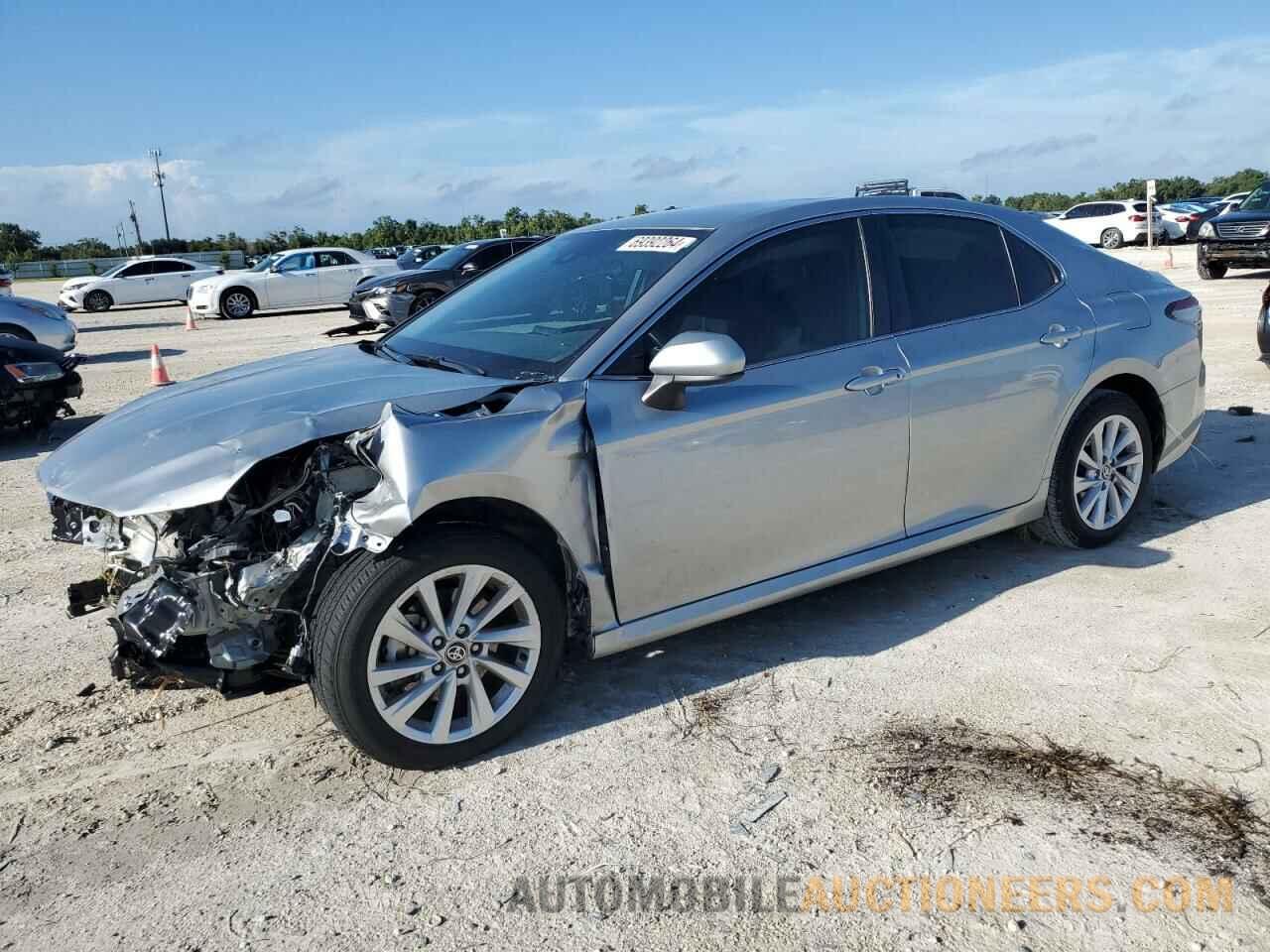 4T1C11AK7NU063320 TOYOTA CAMRY 2022