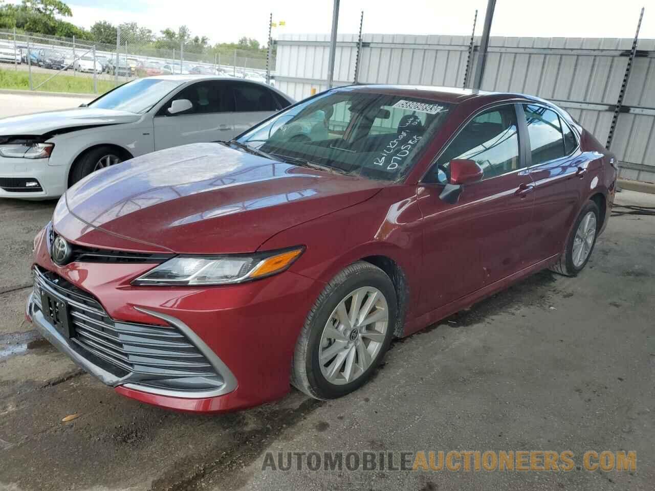 4T1C11AK7NU070588 TOYOTA CAMRY 2022