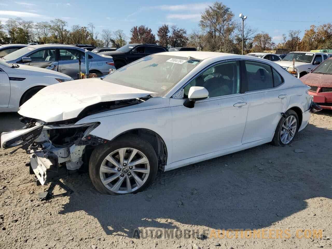 4T1C11AK7NU640542 TOYOTA CAMRY 2022