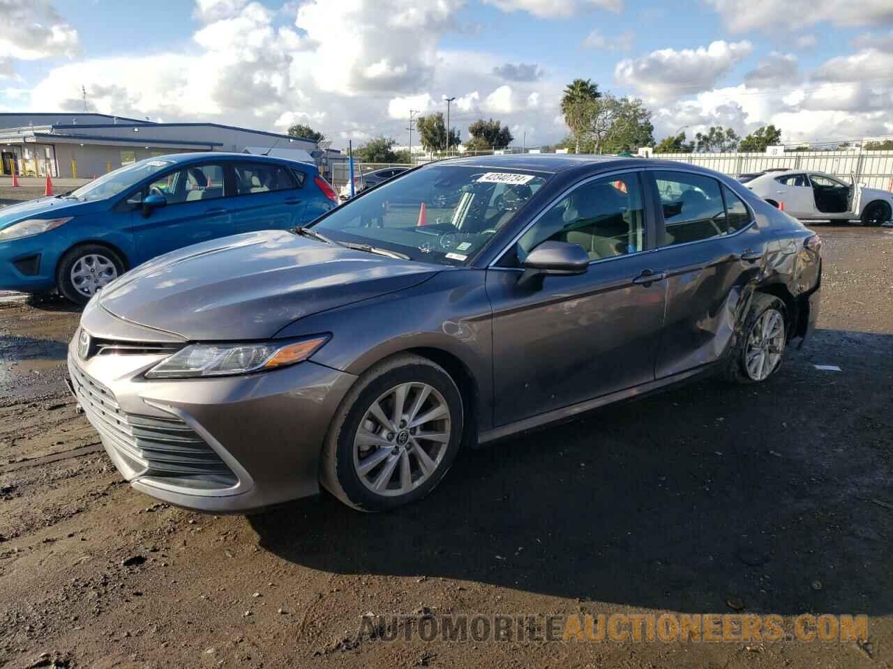 4T1C11AK7NU663948 TOYOTA CAMRY 2022