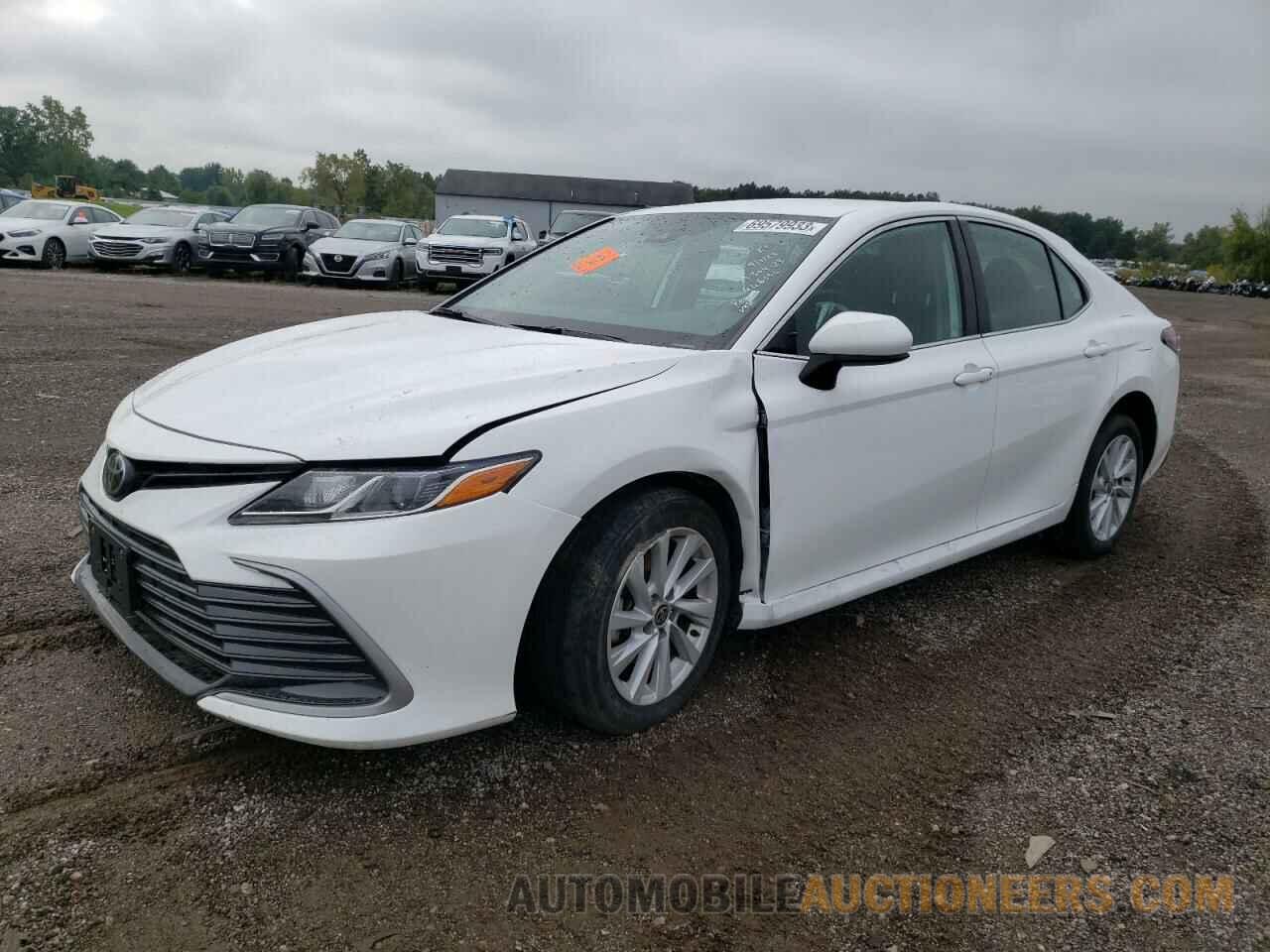 4T1C11AK7NU666090 TOYOTA CAMRY 2022