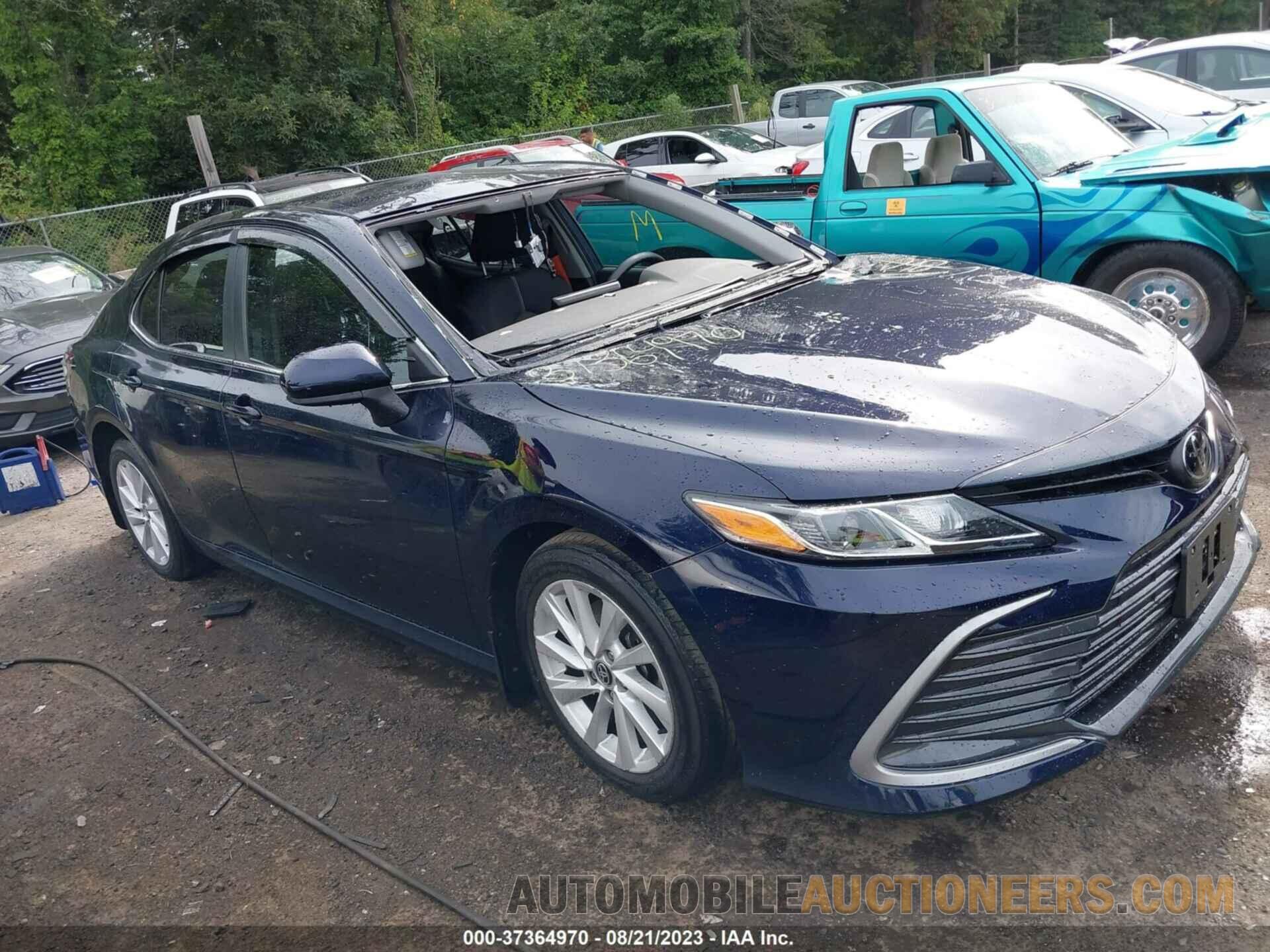 4T1C11AK7NU690132 TOYOTA CAMRY 2022