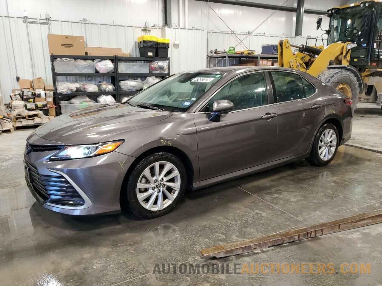 4T1C11AK7NU692723 TOYOTA CAMRY 2022