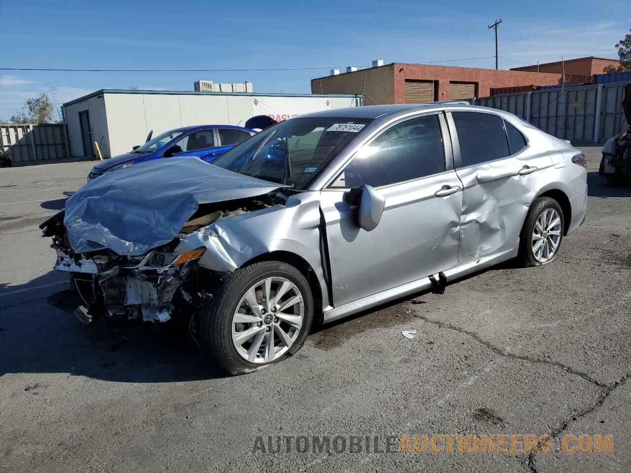 4T1C11AK7NU694262 TOYOTA CAMRY 2022