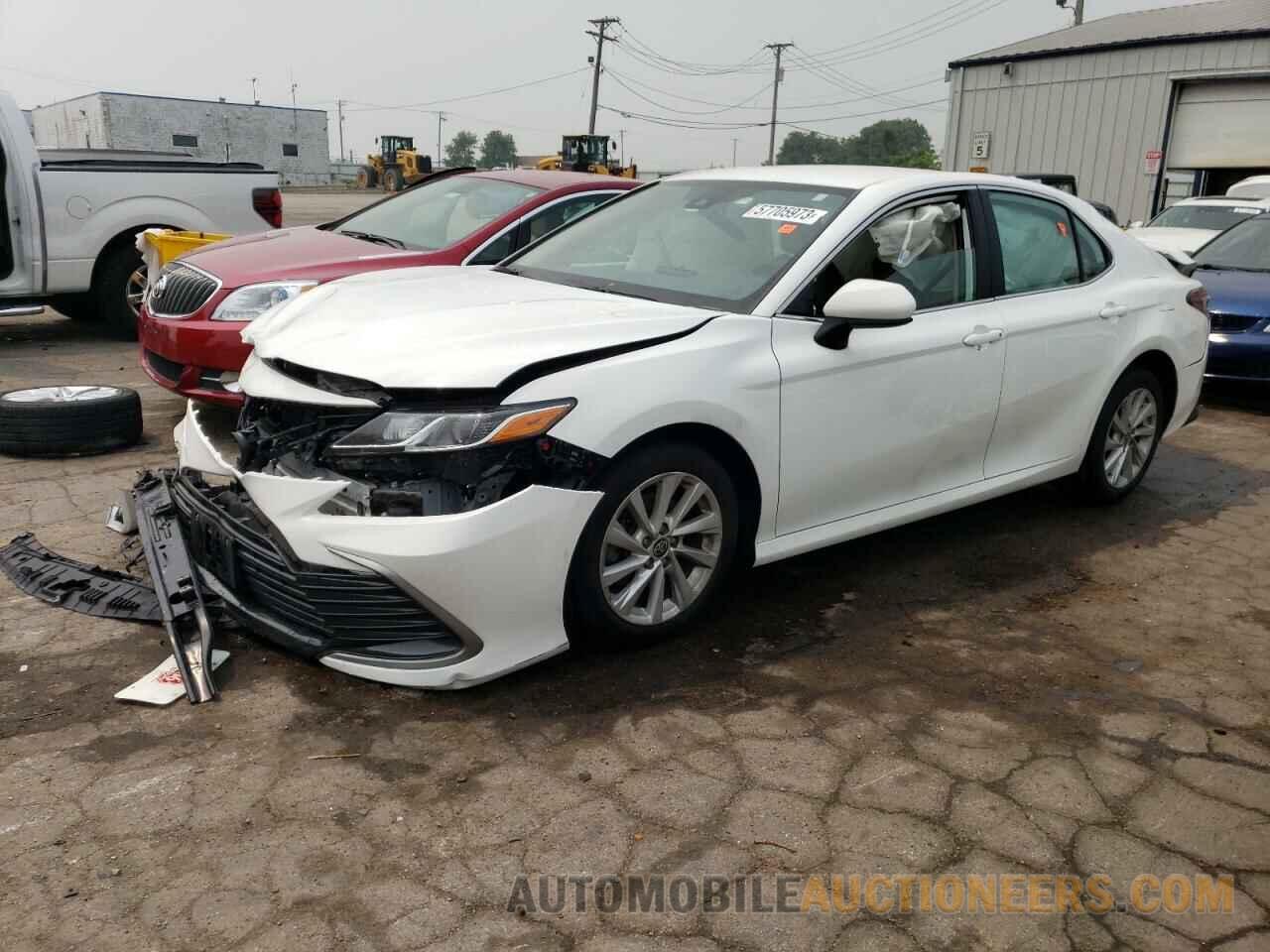 4T1C11AK7NU695444 TOYOTA CAMRY 2022