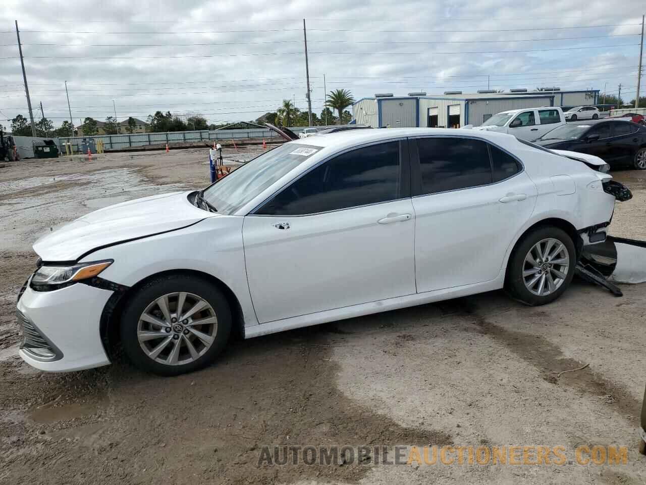 4T1C11AK8MU445323 TOYOTA CAMRY 2021