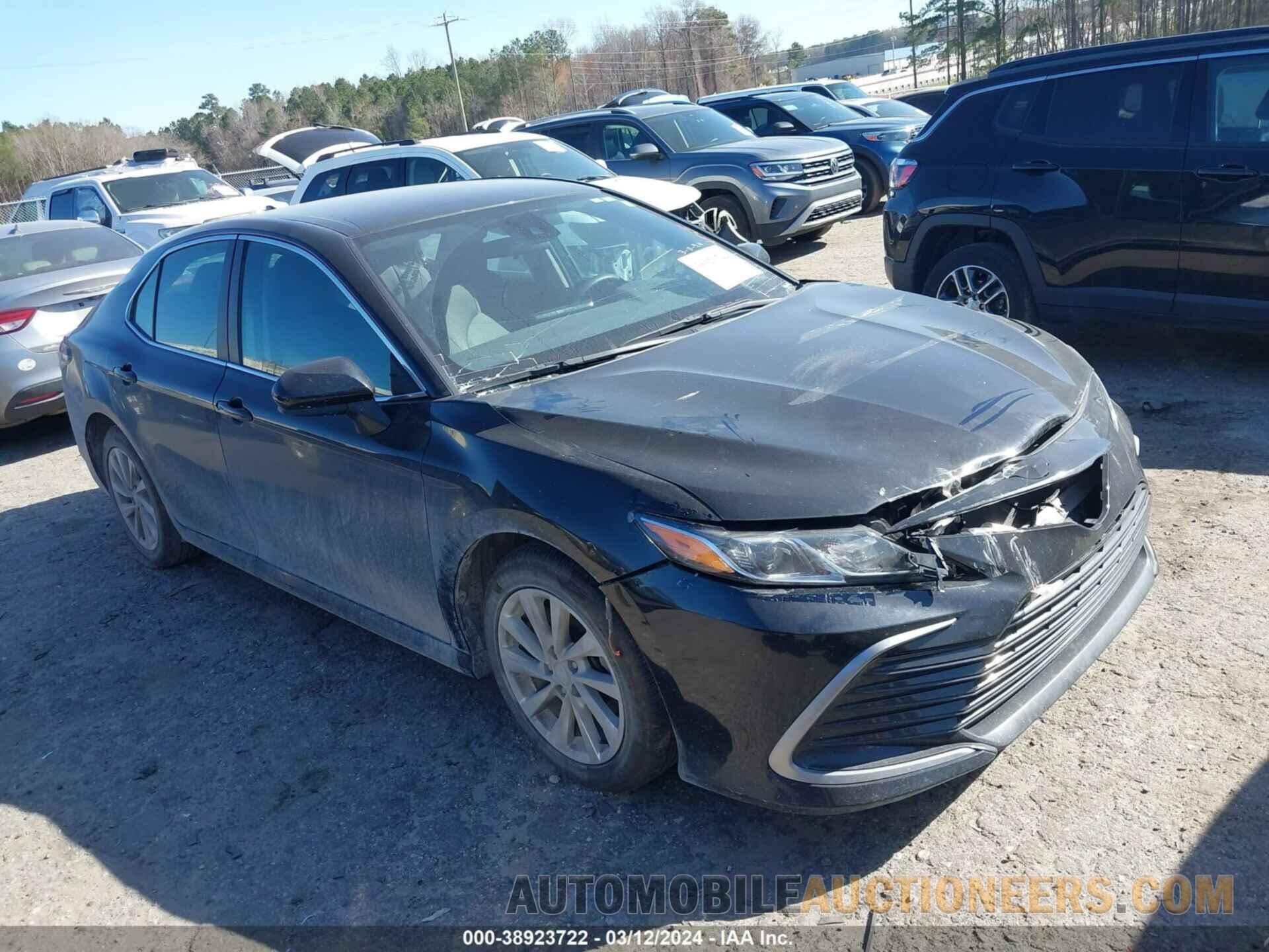 4T1C11AK8MU456158 TOYOTA CAMRY 2021