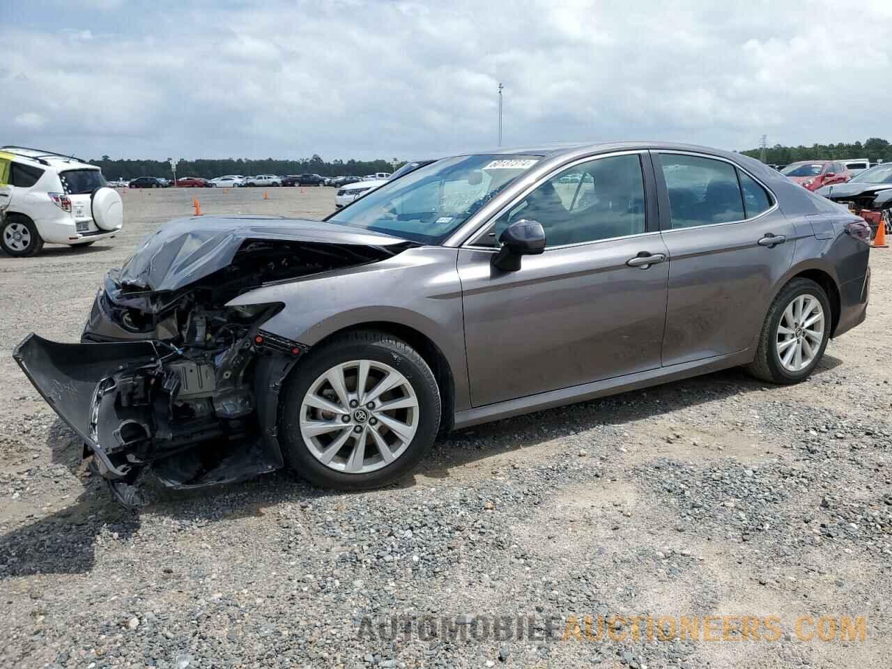 4T1C11AK8MU456645 TOYOTA CAMRY 2021