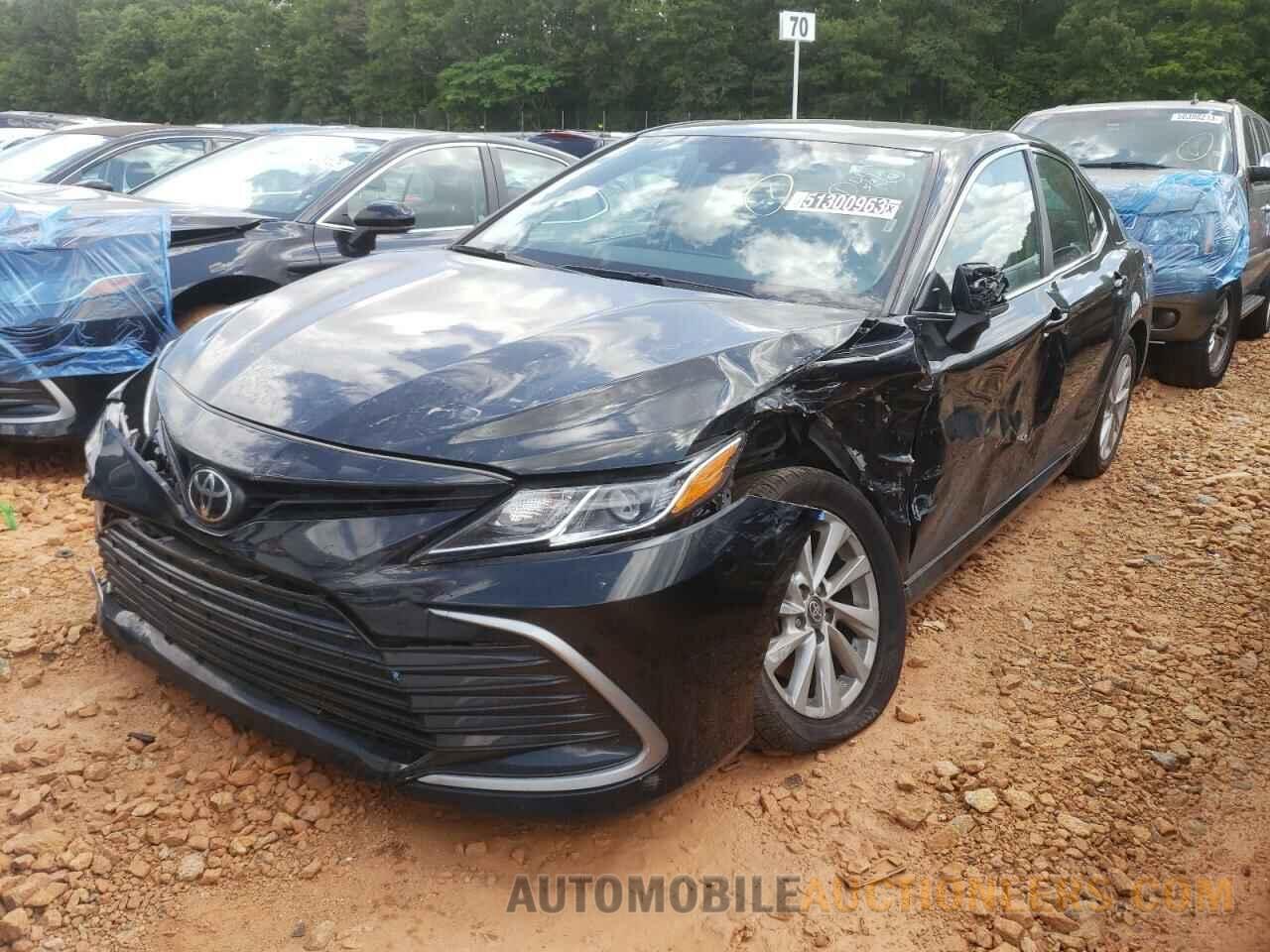 4T1C11AK8MU457780 TOYOTA CAMRY 2021