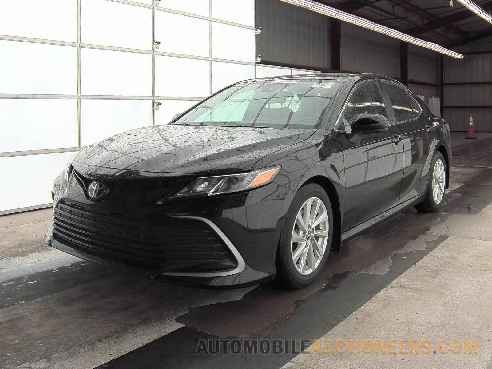 4T1C11AK8MU522692 Toyota Camry 2021