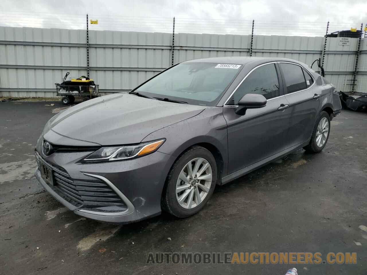 4T1C11AK8MU562450 TOYOTA CAMRY 2021