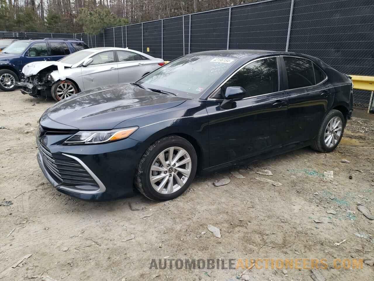 4T1C11AK8MU583766 TOYOTA CAMRY 2021