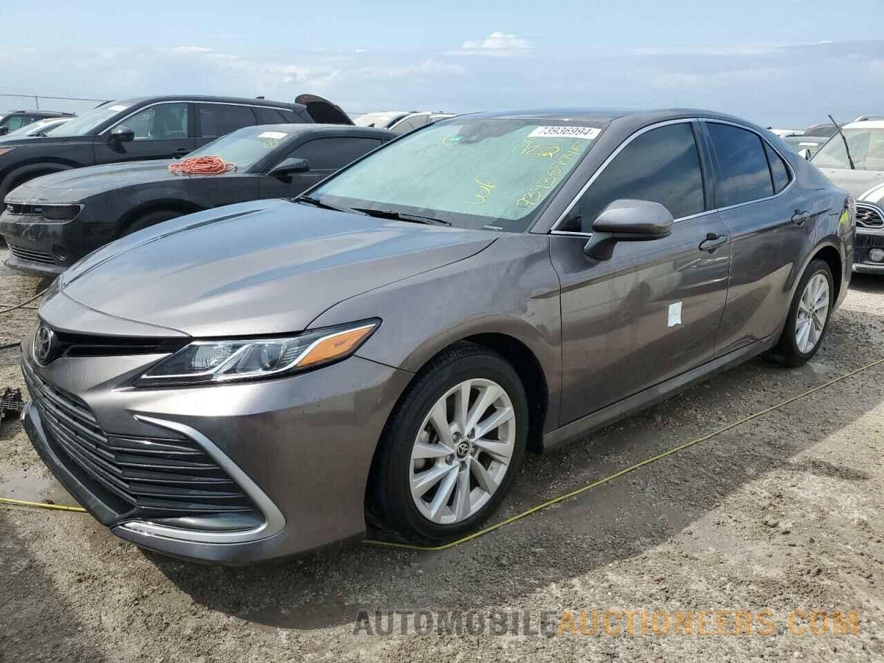 4T1C11AK8NU640551 TOYOTA CAMRY 2022