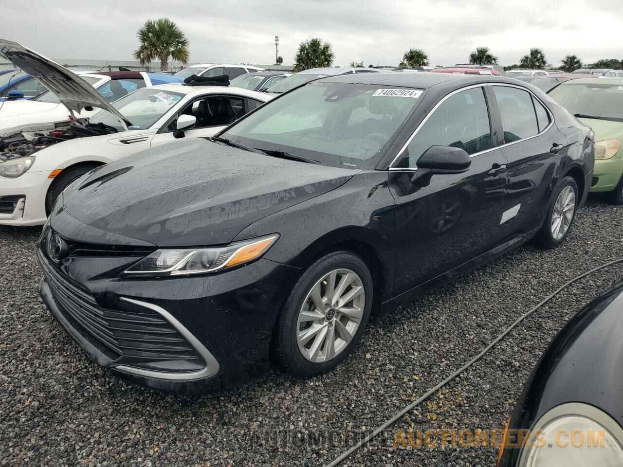 4T1C11AK9MU456461 TOYOTA CAMRY 2021