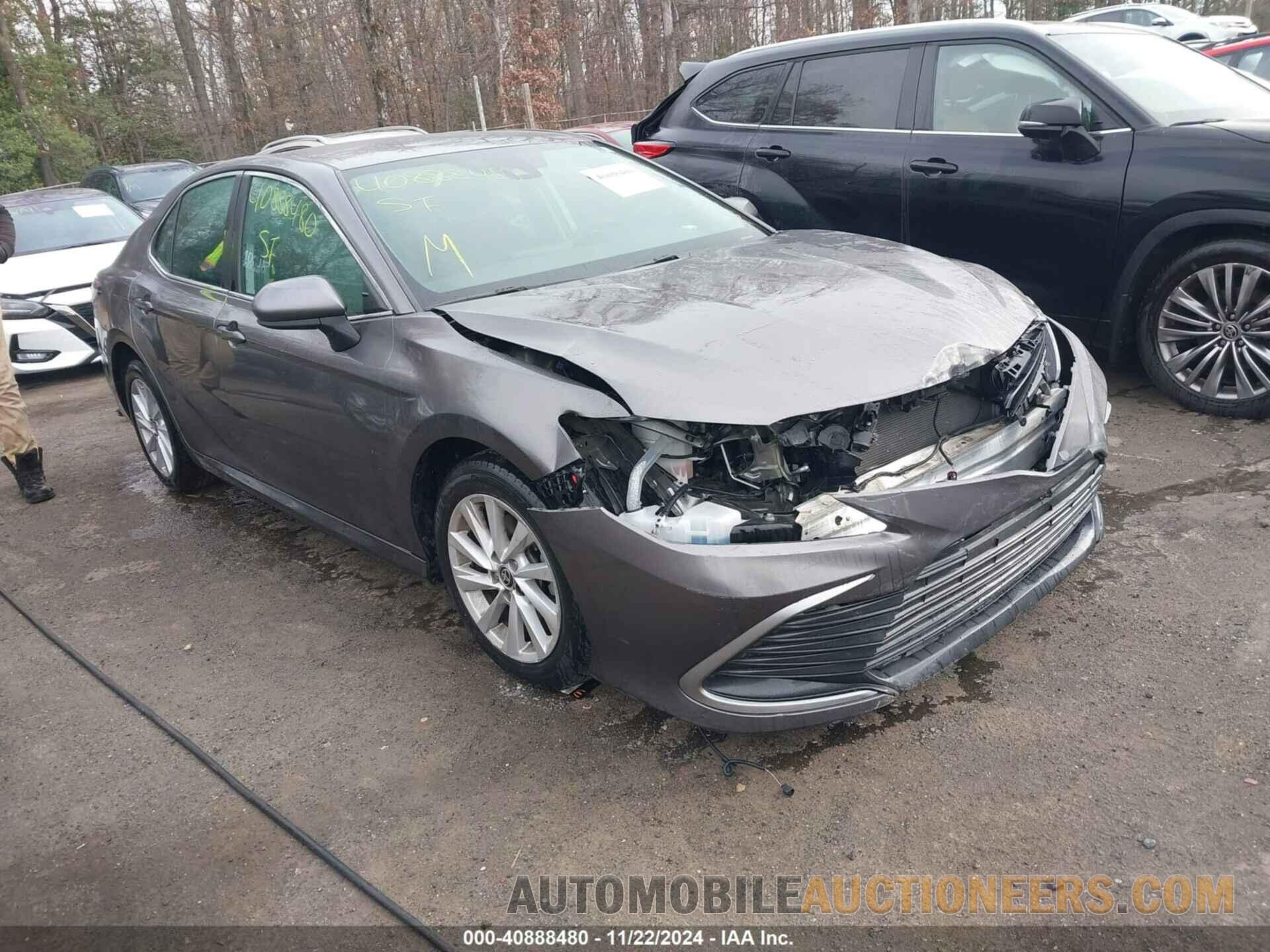 4T1C11AK9NU617618 TOYOTA CAMRY 2022