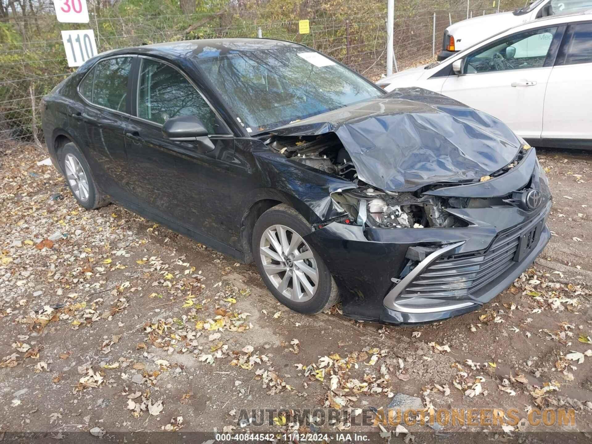 4T1C11AK9NU672683 TOYOTA CAMRY 2022