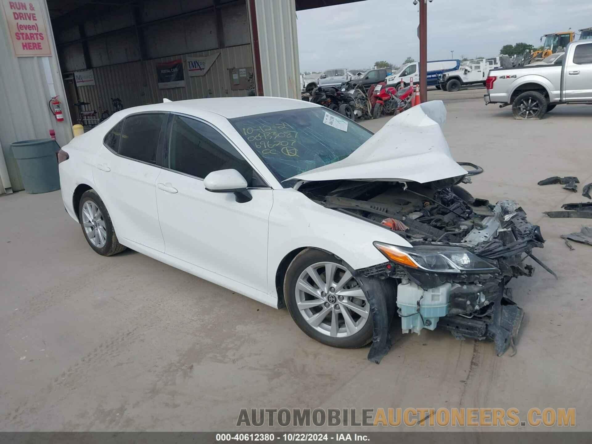 4T1C11AK9NU696207 TOYOTA CAMRY 2022