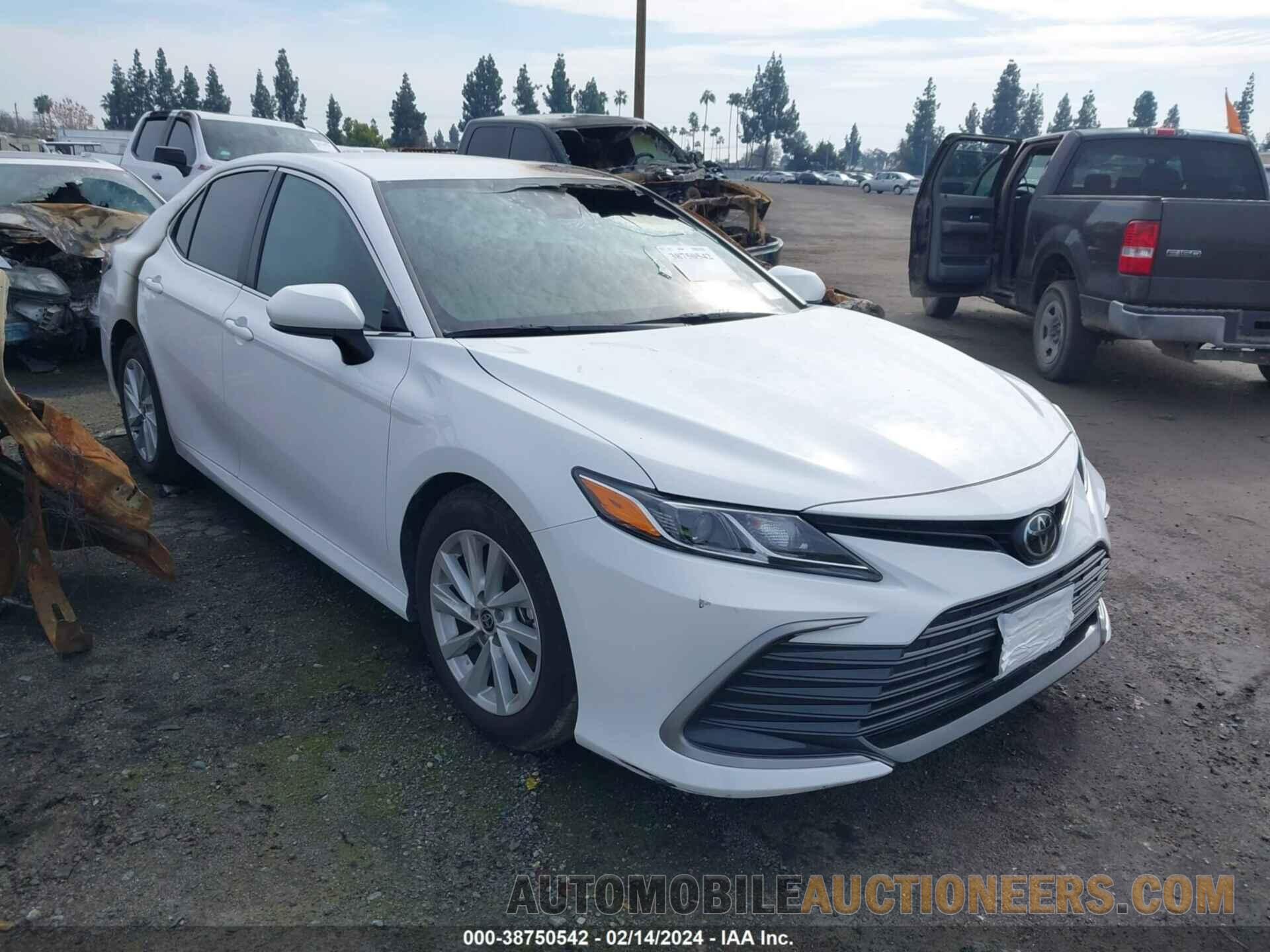 4T1C11AK9NU697132 TOYOTA CAMRY 2022