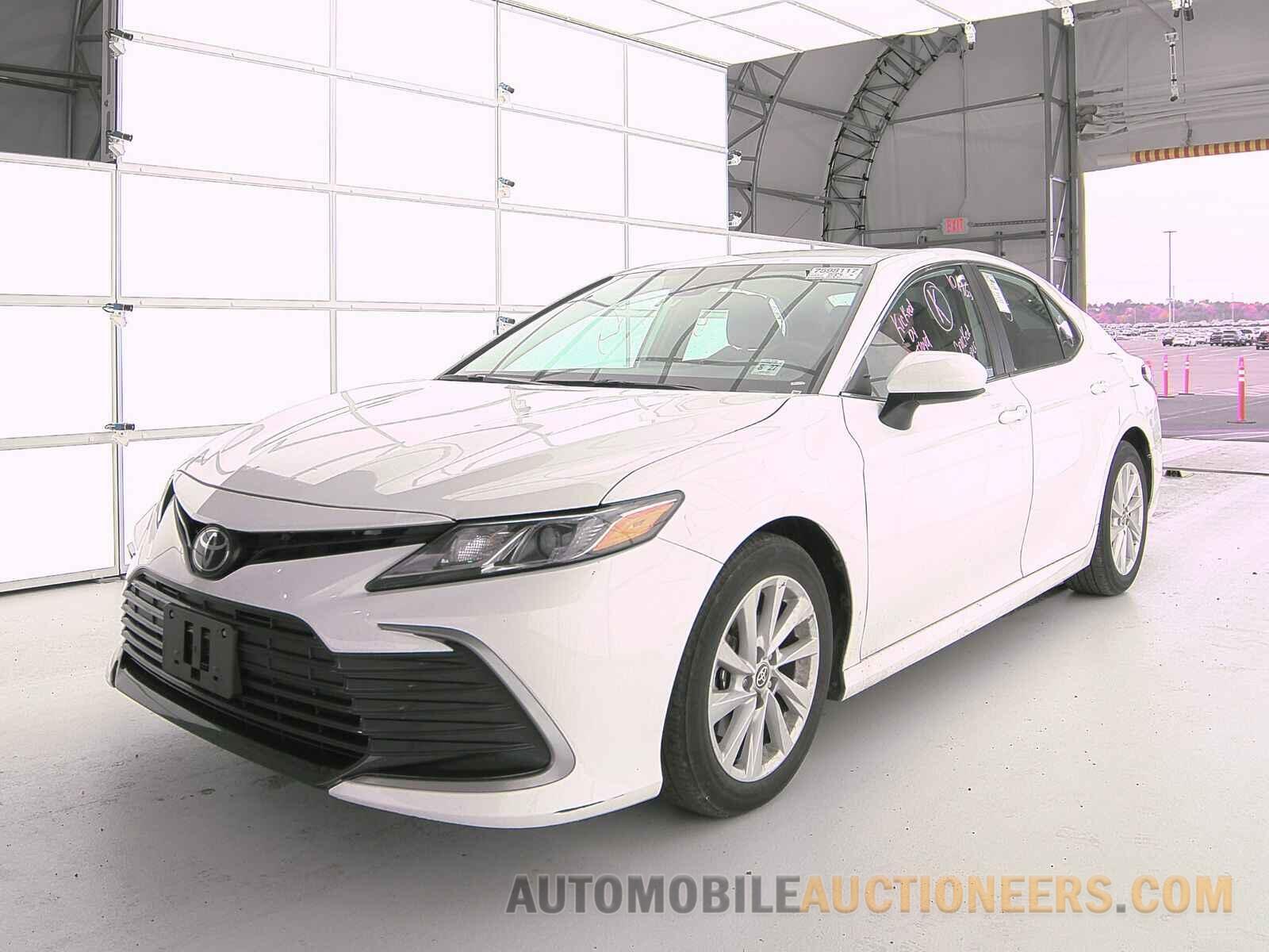 4T1C11AK9NU717539 Toyota Camry LE 2022