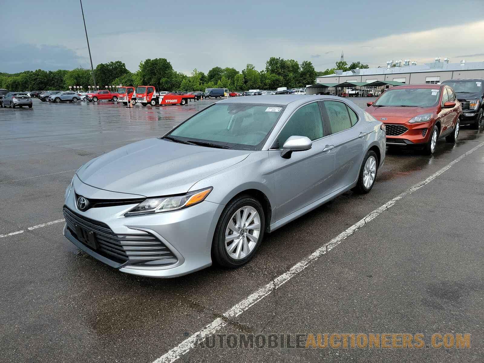 4T1C11AKXMU563213 Toyota Camry 2021