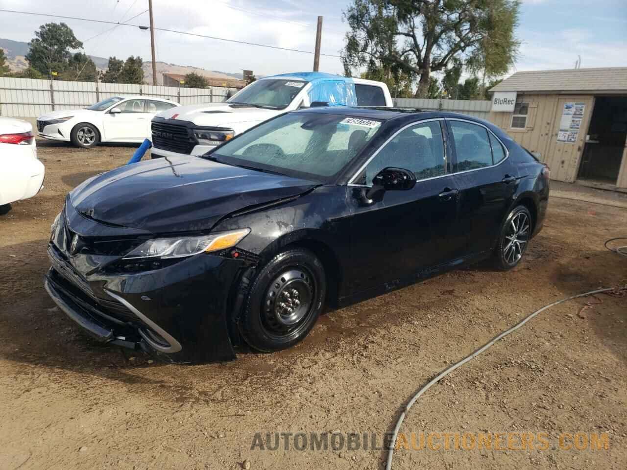 4T1C11AKXMU591772 TOYOTA CAMRY 2021