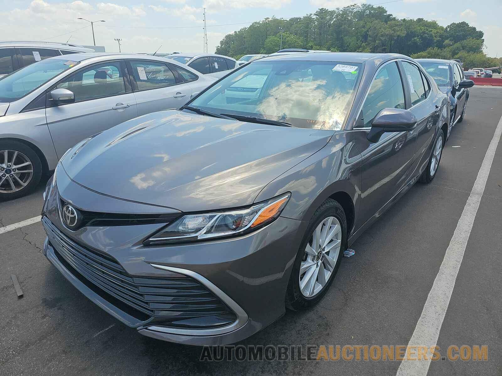 4T1C11AKXMU616055 Toyota Camry 2021