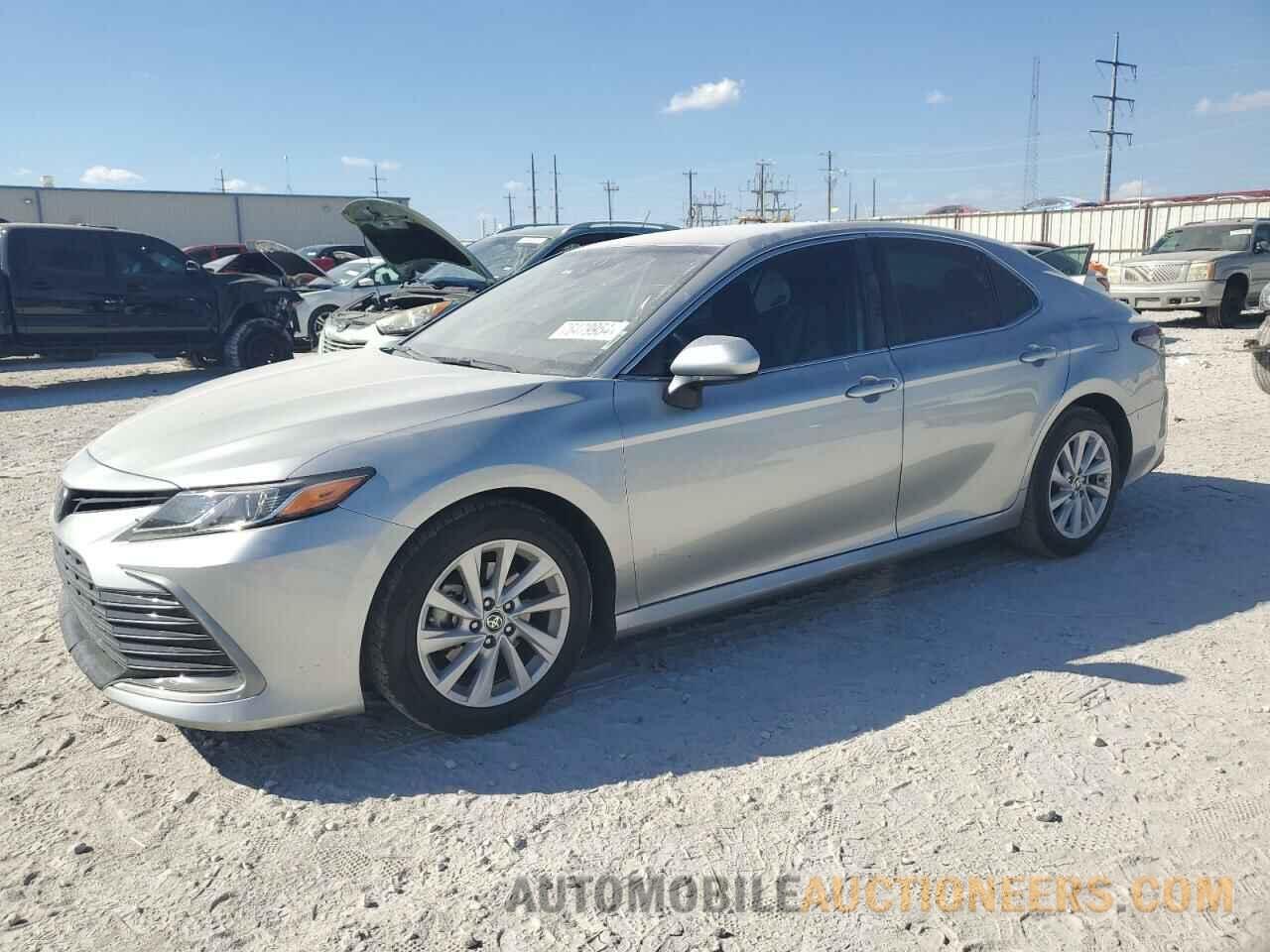 4T1C11AKXNU652393 TOYOTA CAMRY 2022