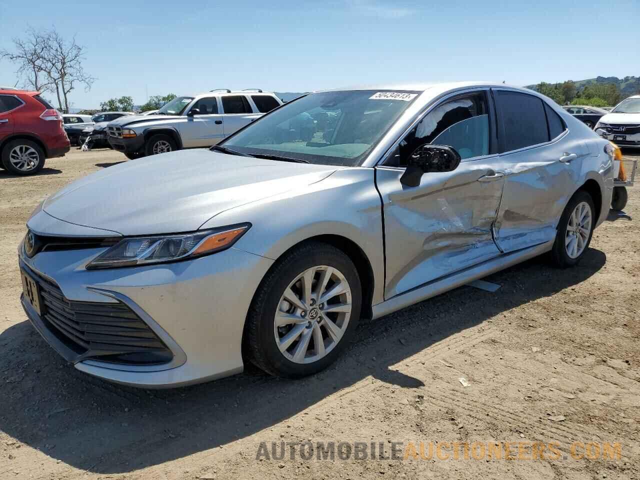 4T1C11AKXNU673163 TOYOTA CAMRY 2022