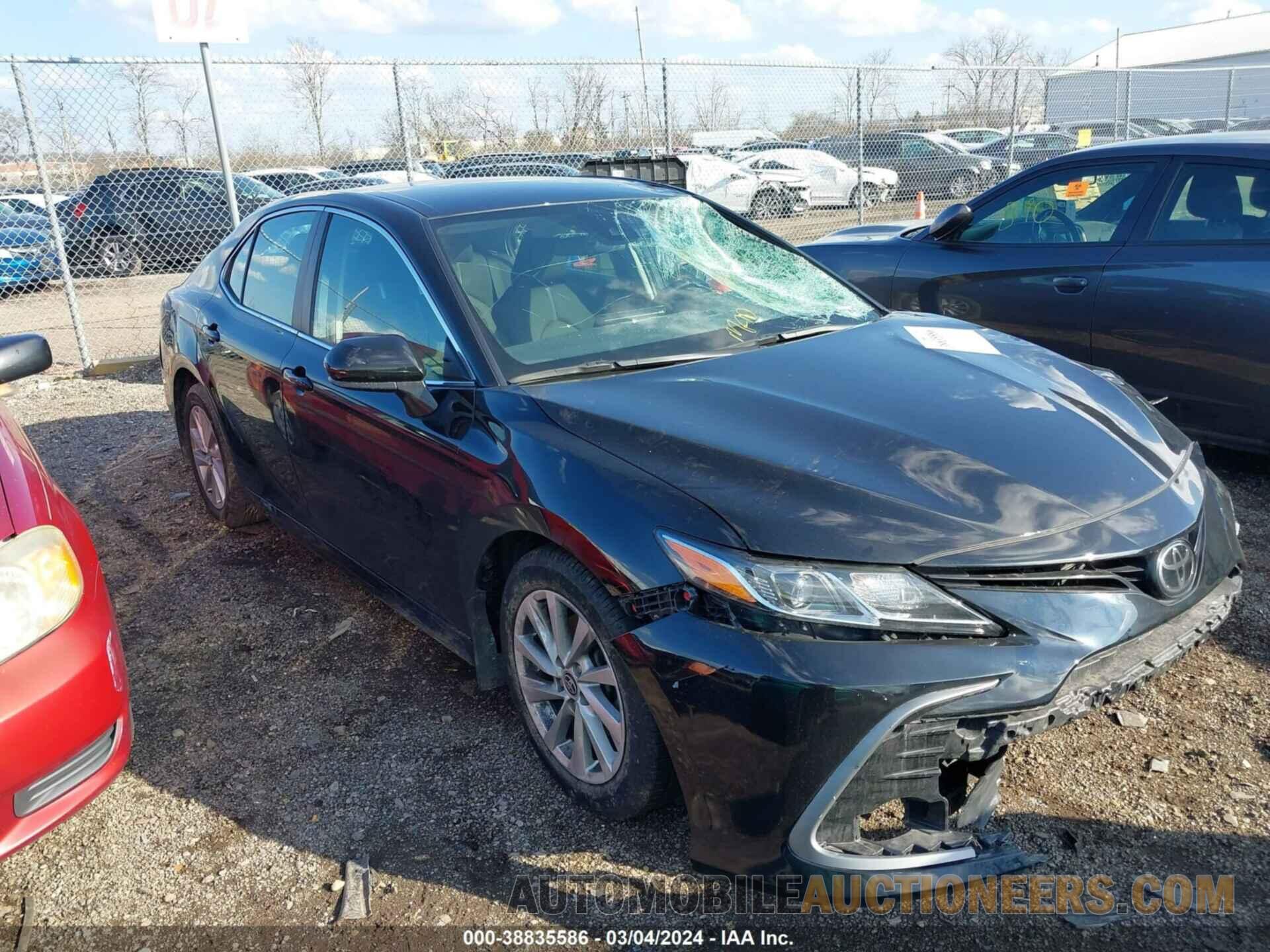 4T1C11AKXNU686477 TOYOTA CAMRY 2022