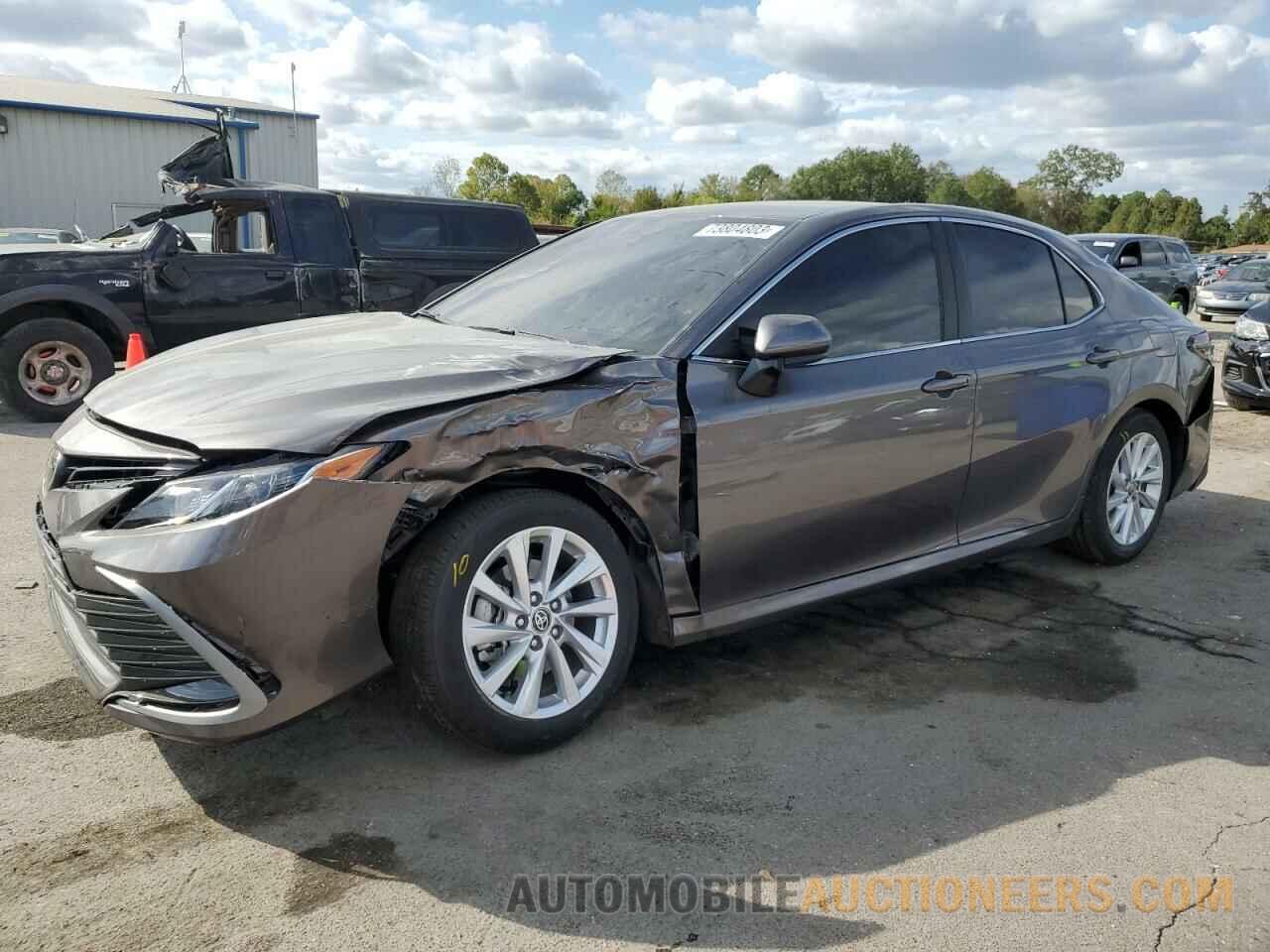 4T1C11AKXRU845536 TOYOTA CAMRY 2024